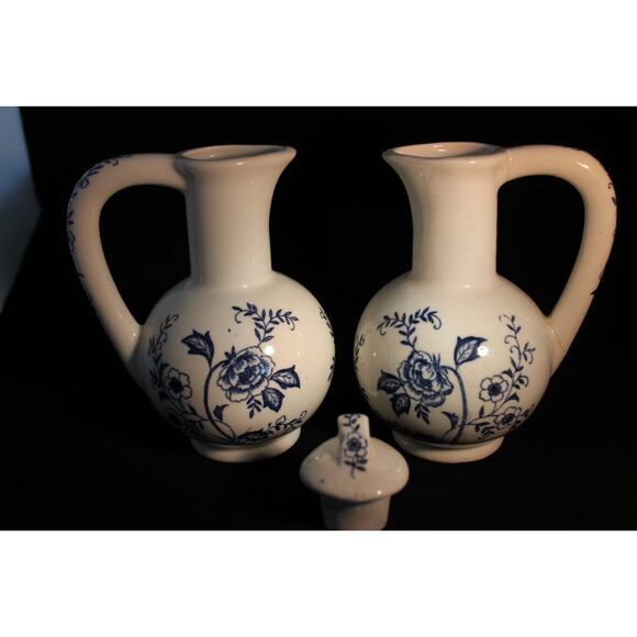 BLUE PEONY Vinegar & Oil Pitchers w/one lid 1950's Beautiful Vintage - Picture 3 of 9